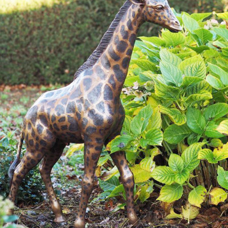 WI 19 Giraffe Sculpture for Garden Solid Bronze 1 | Avant Garden Bronzes