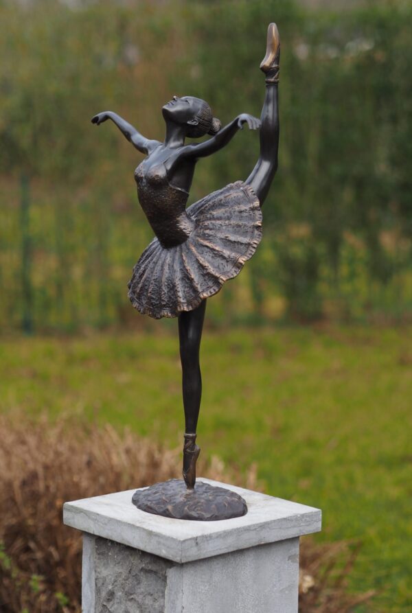 Bronze Sculpture Majestic Ballerina 1 | Avant Garden