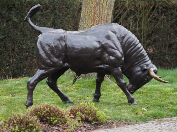 Solid Bronze Bull Sculpture Lifesize 1 | Avant Garden