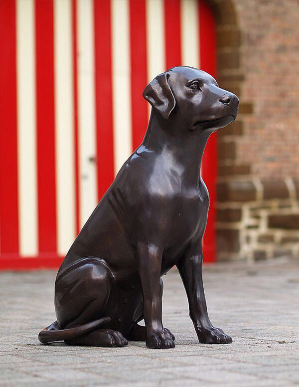 DO 7 Labrador Dog Sitting Bronze Sculpture 1 | Avant Garden