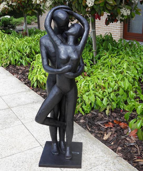 Modern Lovers Kissing 98cm Bronze Sculpture 2 | Avant Garden
