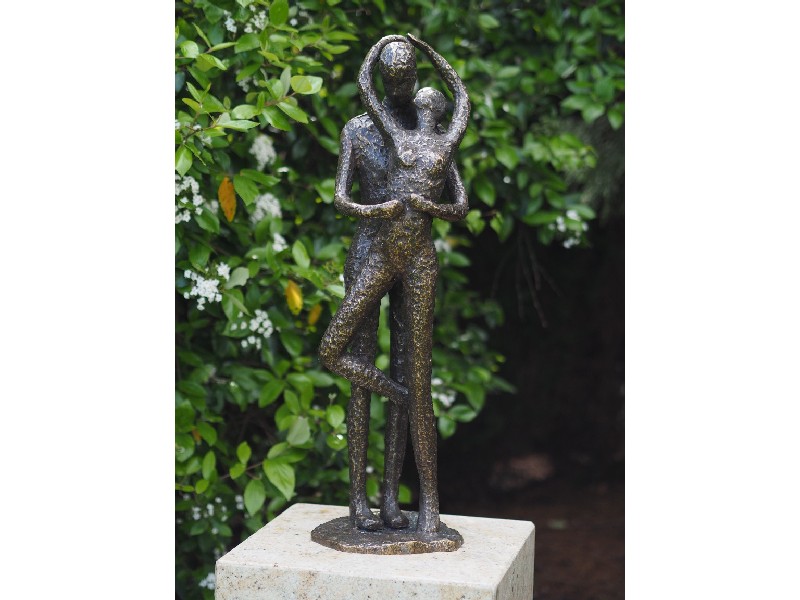 Bronze Kissing Couple Sculpture 78cm MO 18 1 | Avant Garden