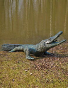 FO 1 Solid Bronze Alligator Fountain Sculpture 1 | Avant Garden Bronzes