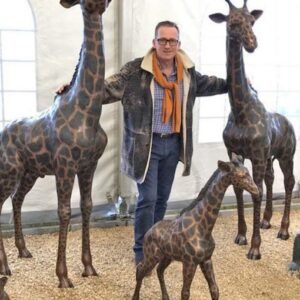 WI 19 Giraffe Sculpture for Garden Solid Bronze 4 | Avant Garden Bronzes