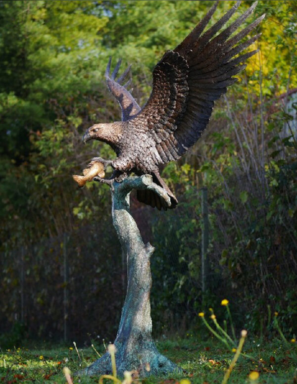 Bronze Bird Eagle Wingspread Sculpture Lifesize On Tree BI 53 1 | Avant Garden Bronzes