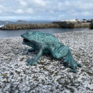 FO 25 Bronze Fountain Frog Spitting Water Feature 3 | Avant Garden Bronzes