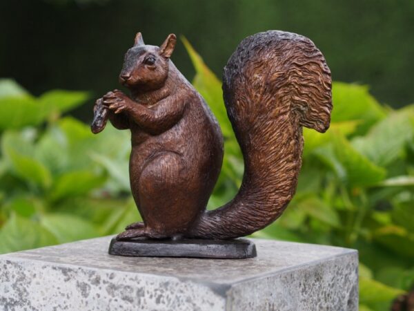 Squirrel Bushy Tail Bronze Sculpture WI 86 1 | Avant Garden Bronzes