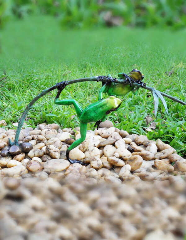 MI 15 Solid Bronze Sculpture Green Pair Rain Forest Frog 1 | Avant Garden
