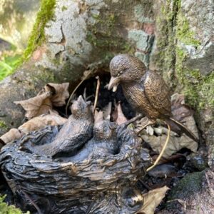 Bird Feeding Chicks in nest Bron sculpture 4 | Avant Garden Bronzes