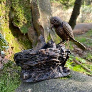 Bird Feeding Chicks in nest Bron sculpture 1 | Avant Garden Bronzes