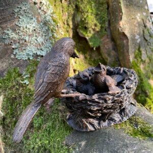 Bird Feeding Chicks in nest Bron sculpture 3 | Avant Garden Bronzes