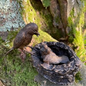 Bird Feeding Chicks in nest Bron sculpture 2 | Avant Garden Bronzes