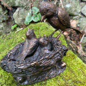 Bird Feeding Chicks in nest Bron sculpture 5 | Avant Garden Bronzes