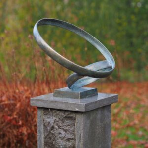 MO 47 Fine Cast Solid Bronze Love Rings Sculpture 30x35x30cm 1 | Avant Garden Bronzes