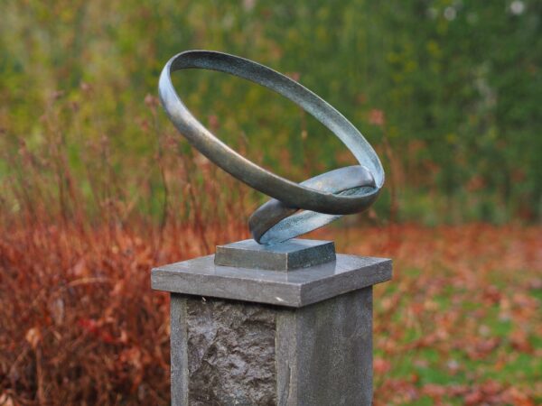 MO 47 Fine Cast Solid Bronze Love Rings Sculpture 30x35x30cm 1 | Avant Garden Bronzes