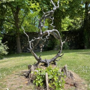 Twiggy Solid Bronze Sculpture MO 51 1 | Avant Garden Bronzes