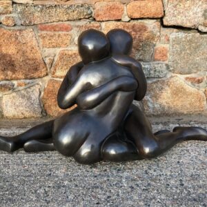 Solid Bronze Lovers Embrace Sculpture MO 31 2 | Avant Garden Bronzes