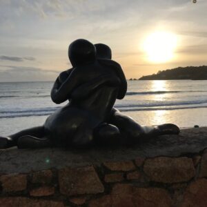 Solid Bronze Lovers Embrace Sculpture MO 31 3 | Avant Garden Bronzes