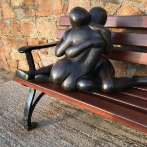 Solid Bronze Lovers Embrace Sculpture MO 31 4 | Avant Garden Bronzes