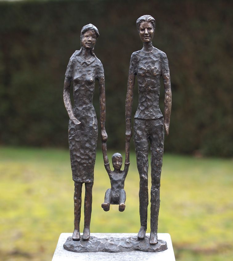 MO 2 Modern Family Solid Bronze Man Woman & Child Sculpture 1 | Avant Garden Bronzes