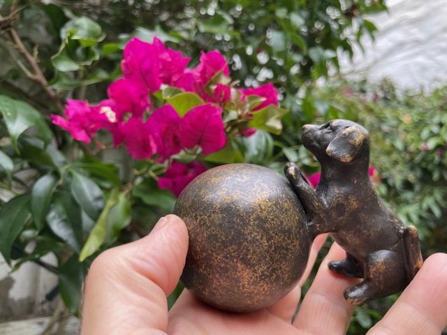 Cremation Urn Memorial Dog & Ball For Ashes Bronze Sculpture MESU 37 1 | Avant Garden Bronzes