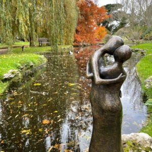 MO 19 Bronze Sculpture Modern Lovers 3 | Avant Garden Bronzes