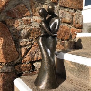 Bronze Sculpture Smooth Modern Lovers 48cm MO 19 1 | Avant Garden Bronzes