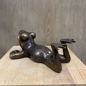 Garden Frog Daydreaming Bronze Sculpture MI 004 3 | Avant Garden Bronzes