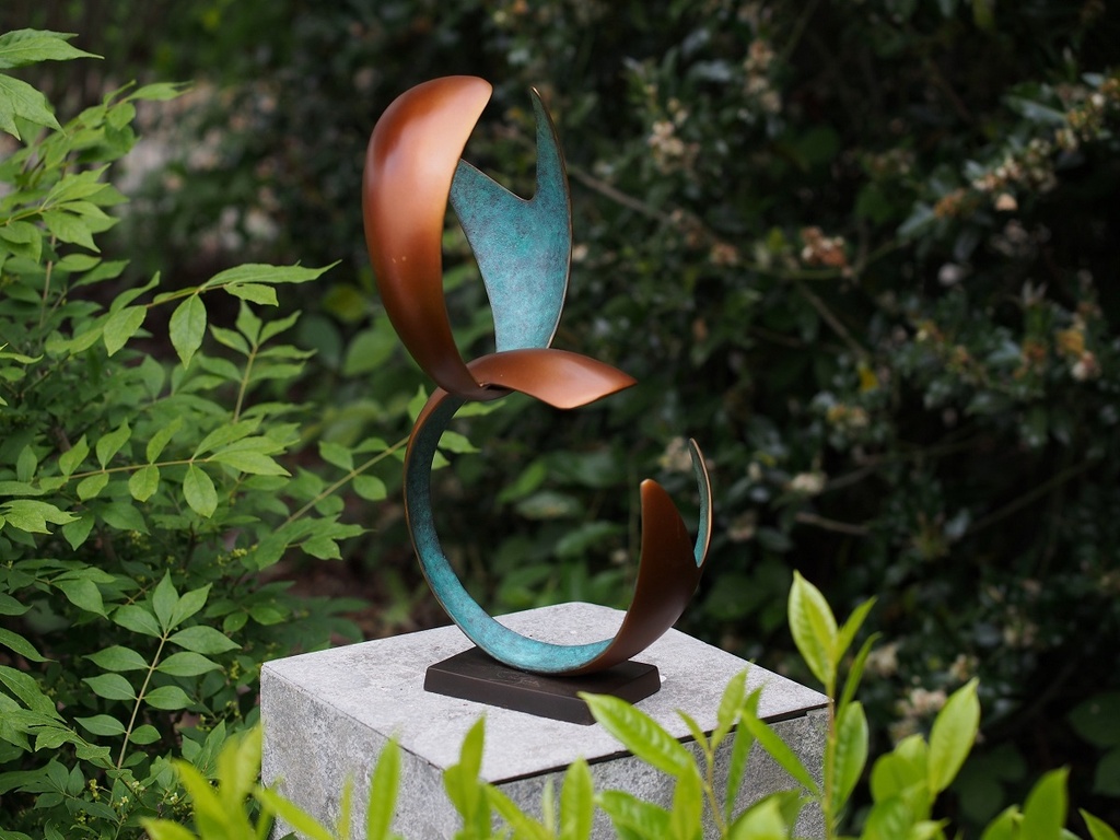 Captivated Love Verdigris Bronze Sculpture Modern Romantic Gift CL 12 1 | Avant Garden Bronzes