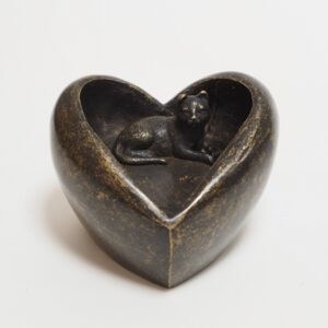 Love My Cat Heart Cremation Urn Ashes Keepsake Bronze Sculpture MESU 67 1 | Avant Garden Bronzes