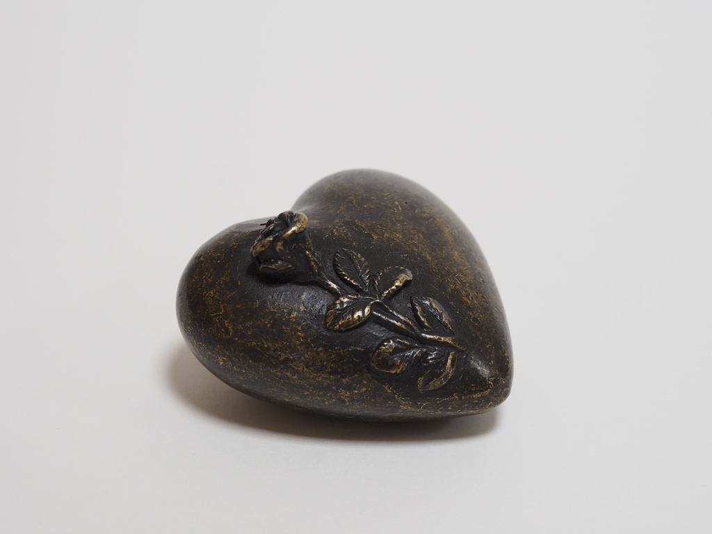 Peace Rose Heart Mini Cremation Urn Ashes Keepsake Bronze Sculpture MESU 69 1 | Avant Garden Bronzes