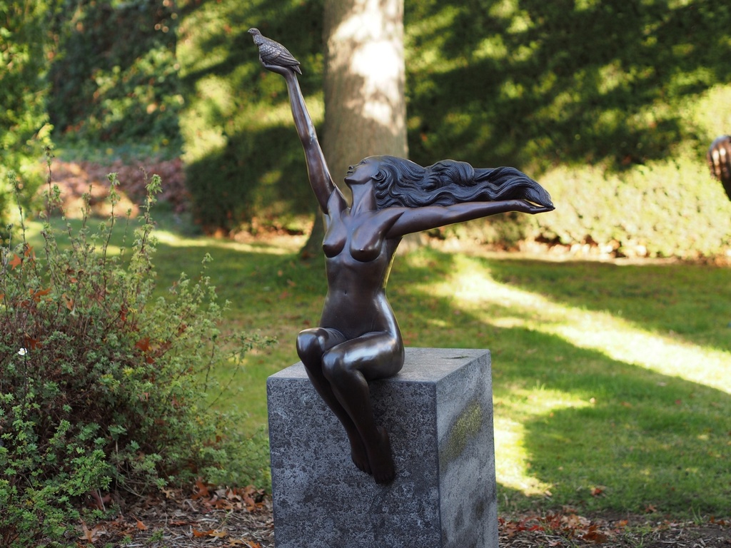 Libertas Naked Lady Portrayal Of Freedom Bronze Sculpture FIWO 129 1 | Avant Garden Bronzes