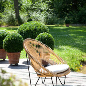 Roy Cocoon Camel Lounge Chair Outdoor Garden Furniture by Vincent Sheppard 3 | Avant Garden Bronzes