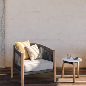 Lento Lounge Chair Deep Seating Outdoor Garden Furniture by Vincent Sheppard 1 | Avant Garden Bronzes