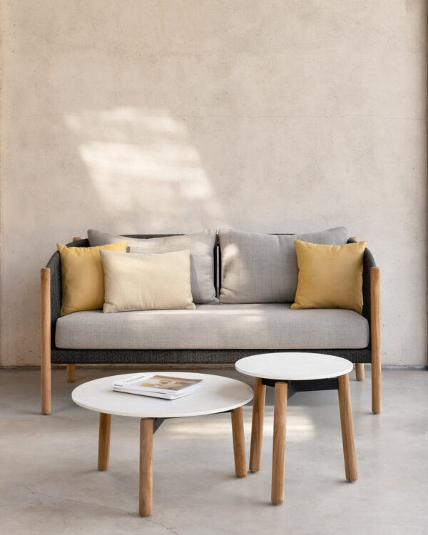 Lento Lounge Sofa 2.5S Deep Seating Outdoor Garden Furniture by Vincent Sheppard 1 | Avant Garden Bronzes