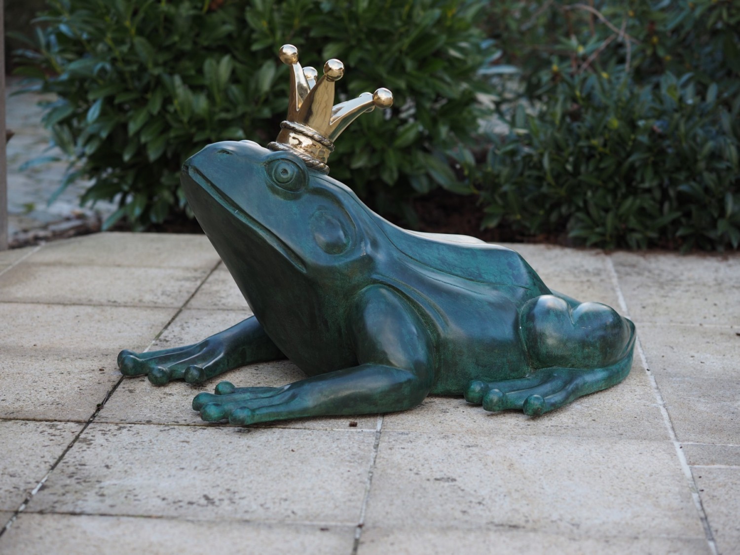 Giant Royal Frog Fountain Garden Bronze Sculpture Pond Water Feature 1 | Avant Garden Bronzes