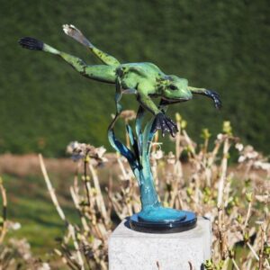 Downwards Leaping Green Rain Frog On Reeds Bronze Sculpture MI121 | Avant Garden Bronzes