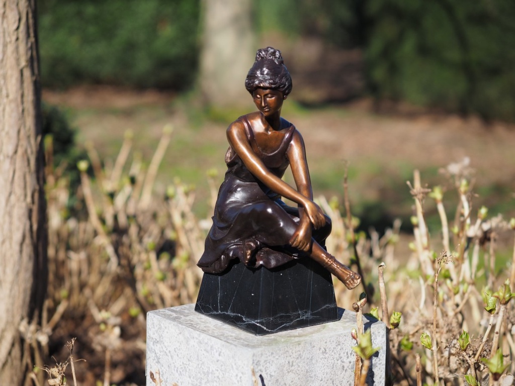 A Gentle Gaze Bronze Elegant Women Sitting Peacefully Garden Sculpture FIWO 88 | Avant Garden Bronzes