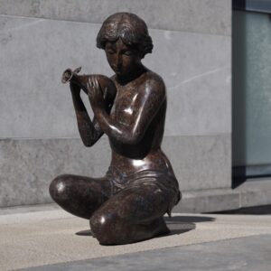 Bronze Fountain Woman Kneeling Pouring Water Garden Sculpture FO 78 | Avant Garden Bronzes