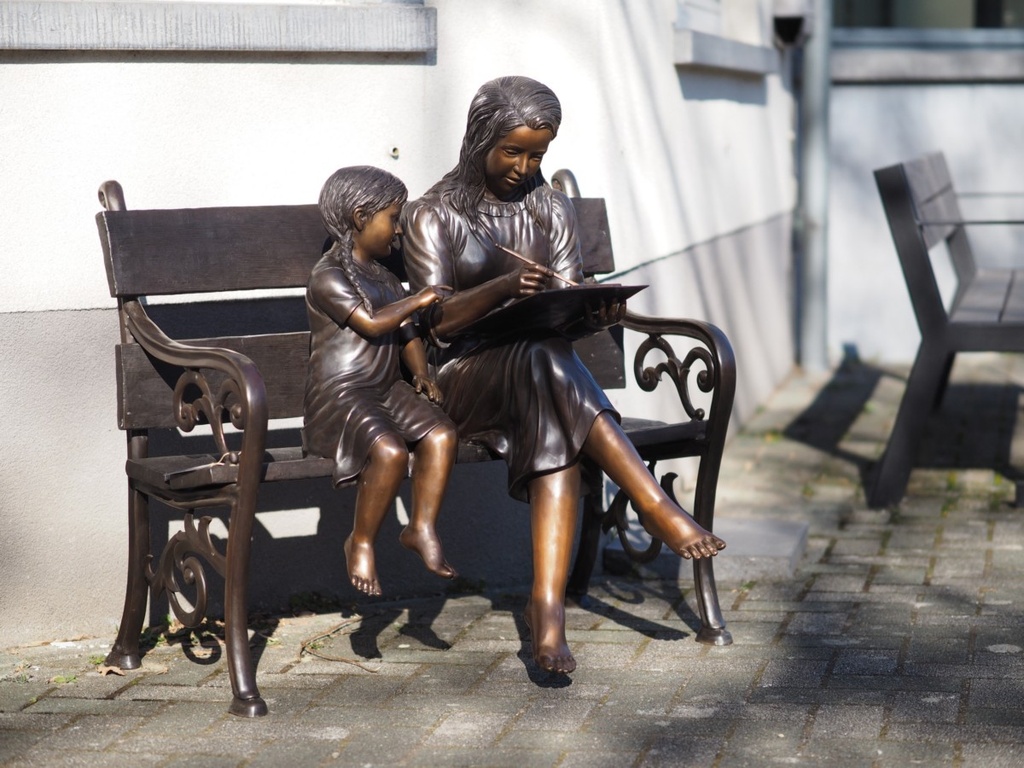 Bronze Mother And Daughter Peacefully Drawing On Bench Garden Sculpture FIGI 99 1 | Avant Garden Bronzes